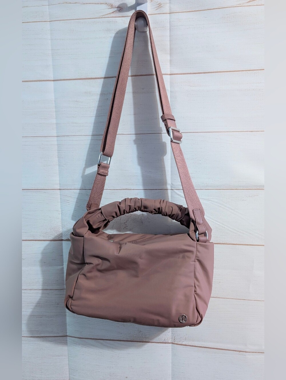 🆕 Lululemon Gathered Handle Dusty Rose Shoulder Bag 6L Like New Condition - Picture 7 of 13